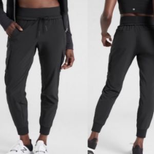 Athleta Sutton Cargo Joggers in Black (Size 6)